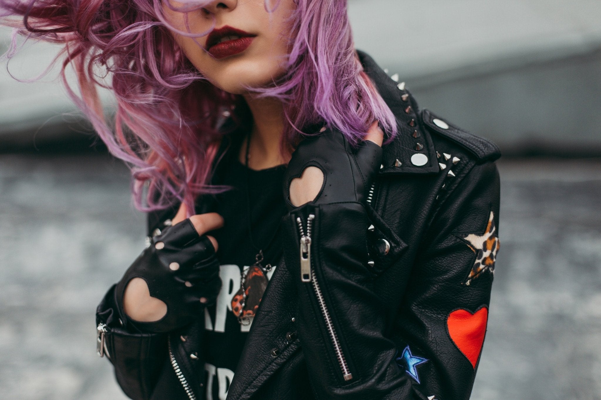 What Accessories Goes Well With A Leather Jacket? - COLDFIRE