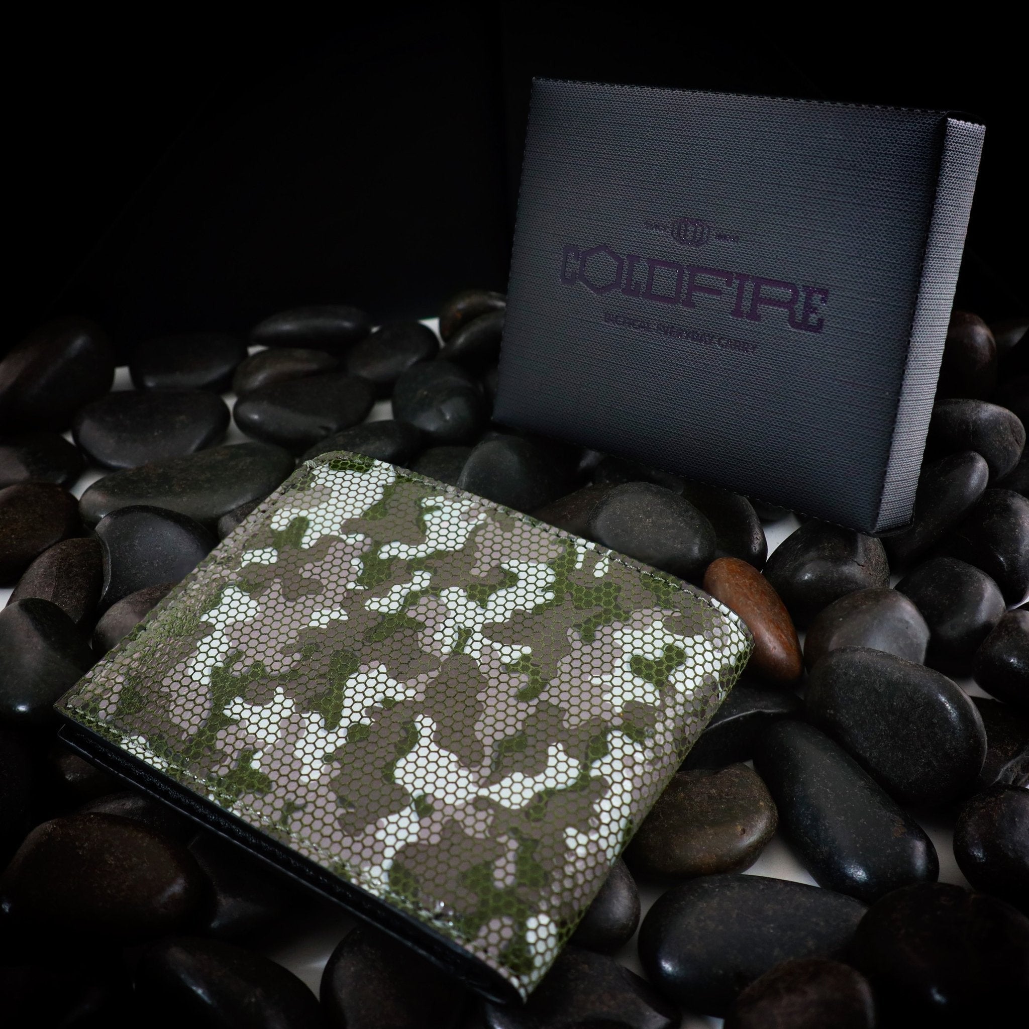 Unisex Wallet 6cc Camo - Peridot | COLDFIRE - lifestyle